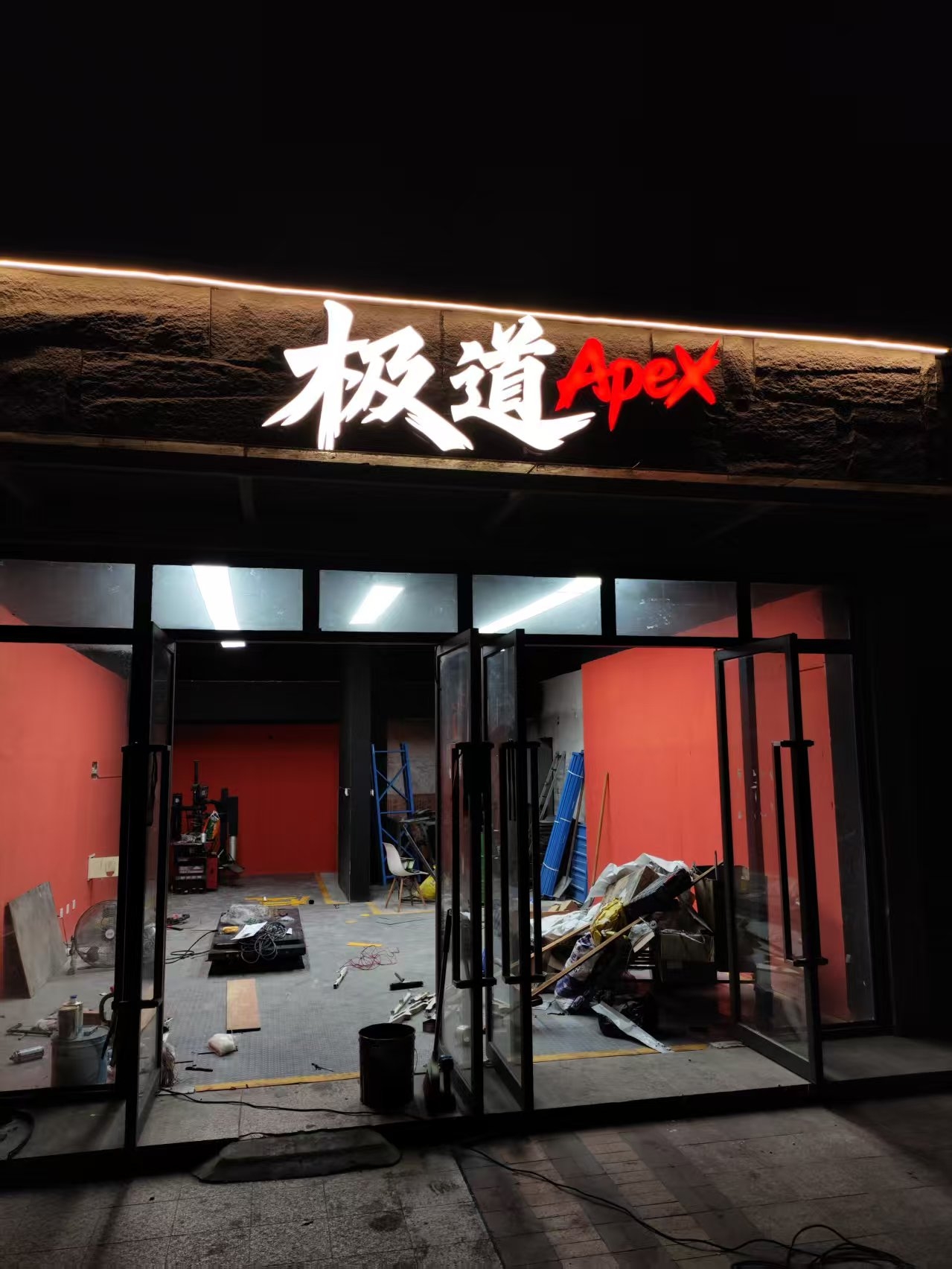 上海商业综合体广告工程解决方案——从导视到亮化