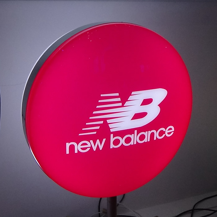 NB贴膜双面吸塑灯箱