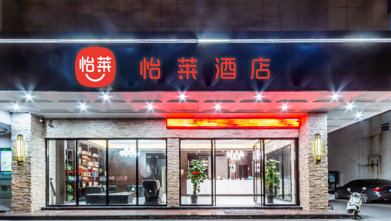 外露发光字与吸塑字性价比哪个高